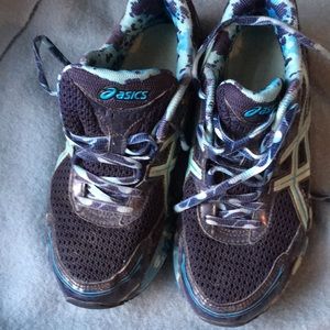 CLOSET CLEANOUT ASICS duomax women’s run size 6